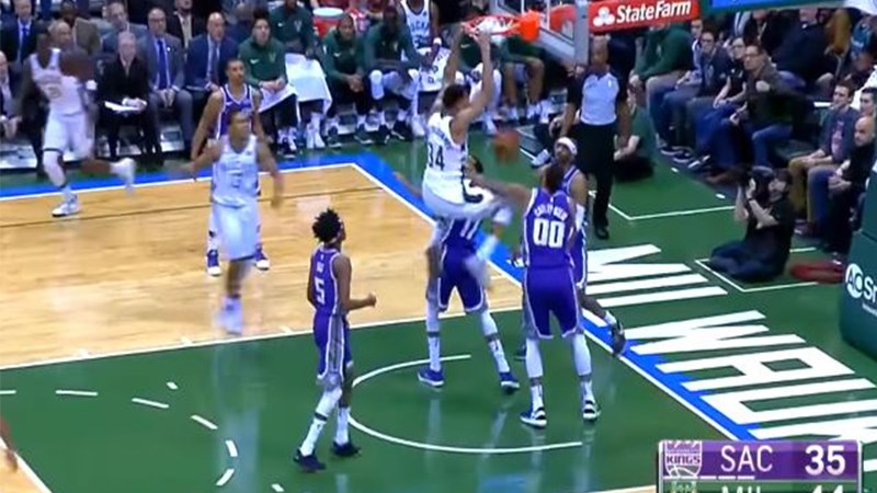 Οι καλύτερες στιγμές του Αντετοκούνμπο στη νίκη των Μπακς των Κινγκς – ΒΙΝΤΕΟ