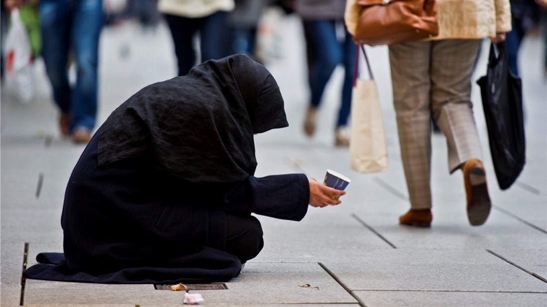 Μόνο οι Γερμανοί θα μπορούσαν να το κάνουν: Ελεύθερος επαγγελματίας όποιος… ζητιανεύει