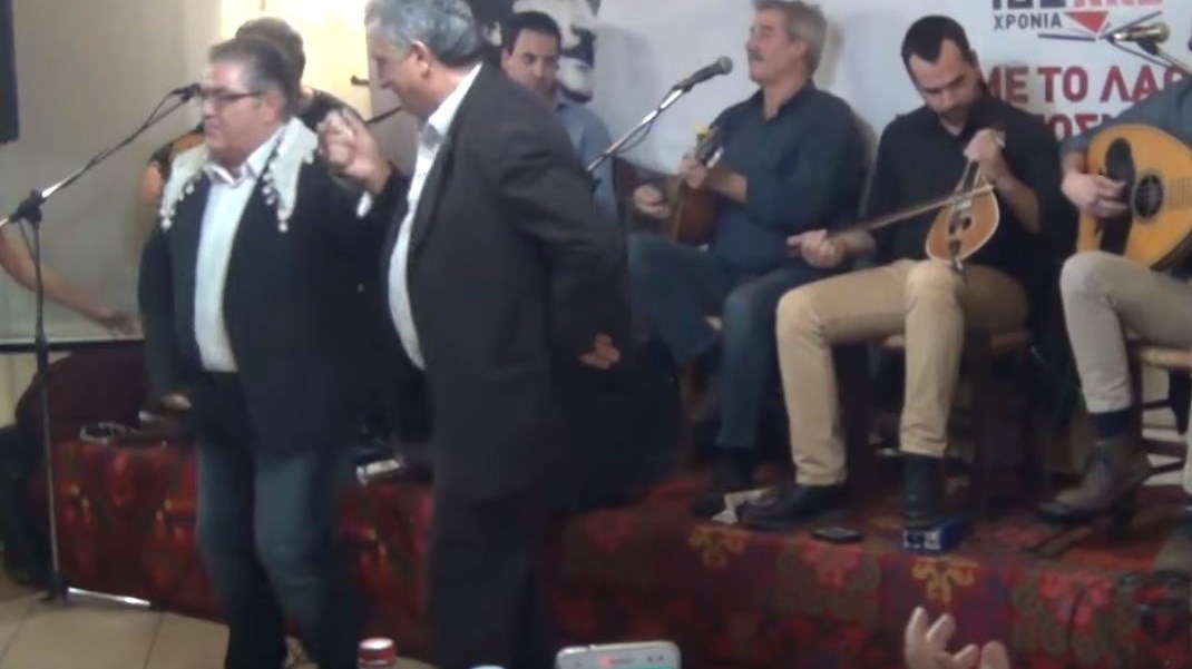 Το τσάμικο του Δημήτρη Κουτσούμπα στην Κρήτη- ΒΙΝΤΕΟ