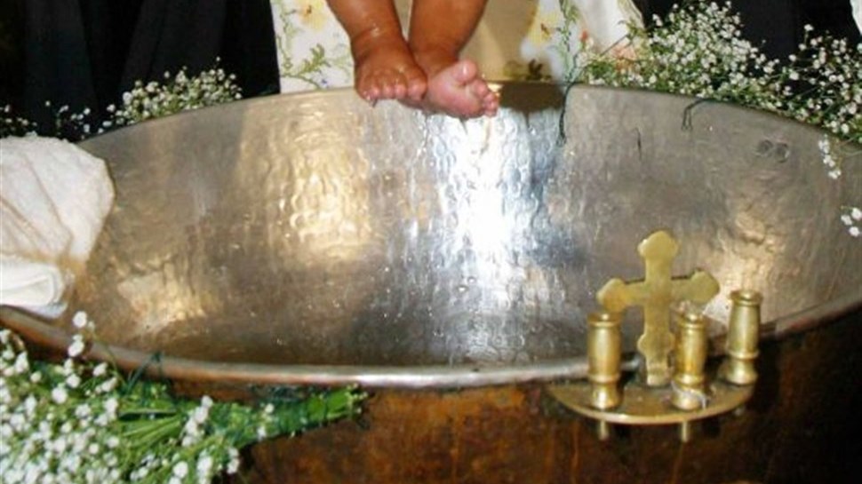 Ποια Μητρόπολη απαγορεύει τη βάπτιση με δύο ονόματα