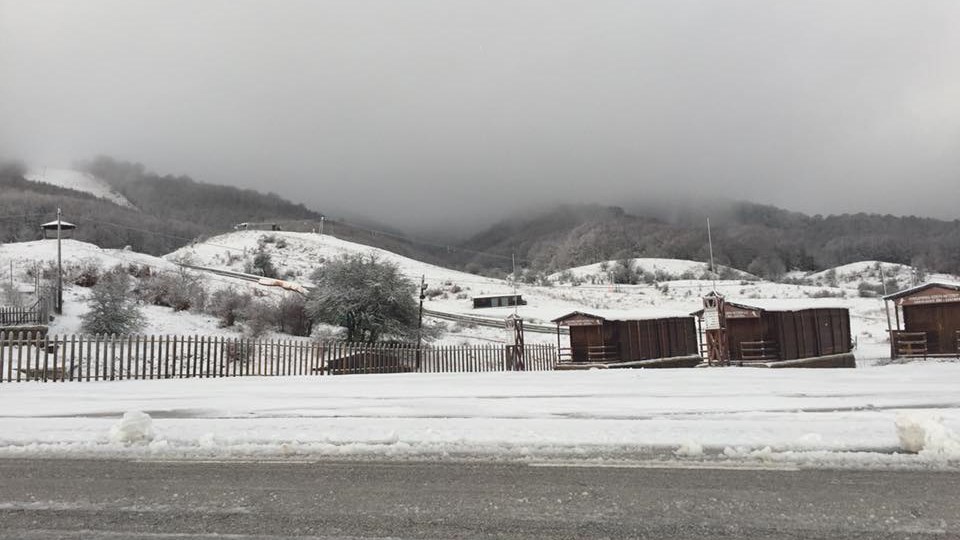 Στα λευκά «ντύθηκαν» τα ορεινά της Ηπείρου- Οικισμός έμεινε χωρίς νερό- ΦΩΤΟ