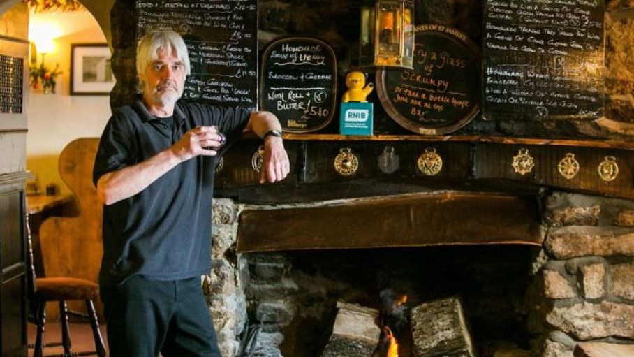 Φωτιά καίει στο τζάκι αδιάλειπτα για 172 χρόνια – ΦΩΤΟ