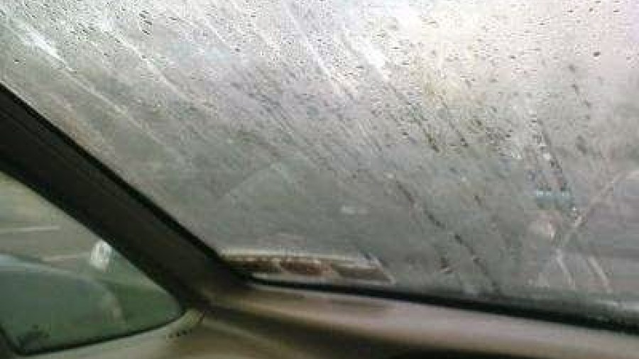 Το τέλειο κόλπο για να μην θολώσουν ξανά τα τζάμια του αυτοκινήτου