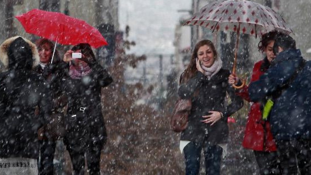 Πέφτει σήμερα η θερμοκρασία – Πού θα χιονίσει