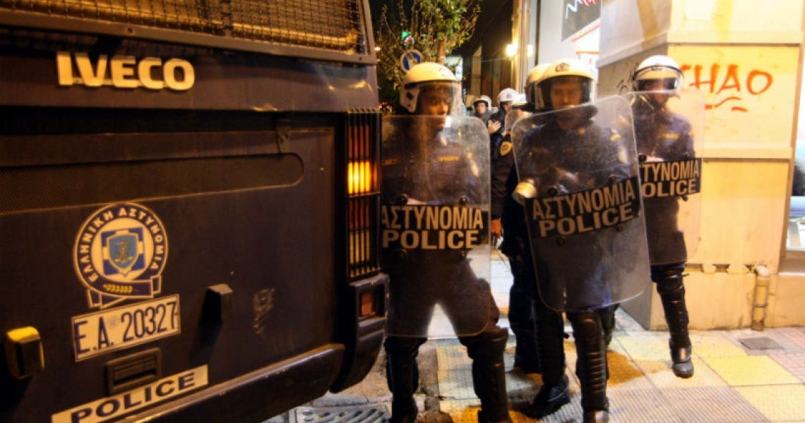 Πέντε προσαγωγές για τα χθεσινά επεισόδια στην Πατησίων – Τραυματίστηκε ένας αστυνομικός