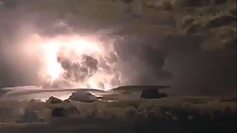 Εντυπωσιακές εικόνες από ηλεκτρική καταιγίδα – ΒΙΝΤΕΟ