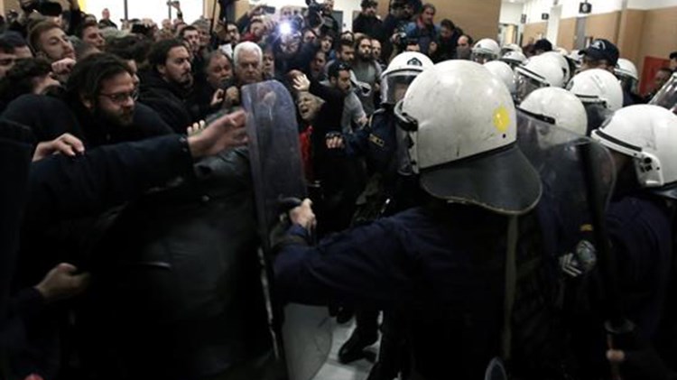 Προς αναβολή οι αυριανοί πλειστηριασμοί – Την τελική απόφαση την παίρνουν οι συμβολαιογράφοι