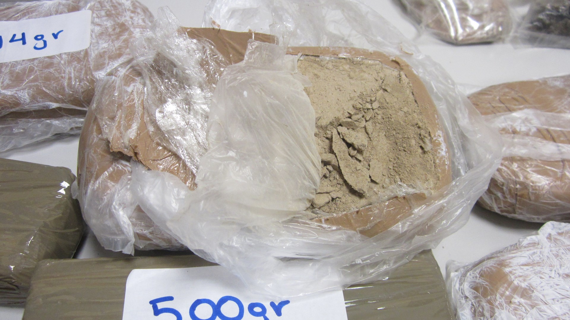 Έκρυβαν περισσότερα από 28 κιλά ηρωίνης σε ταβέρνα στα Καλύβια Αττικής – ΦΩΤΟ