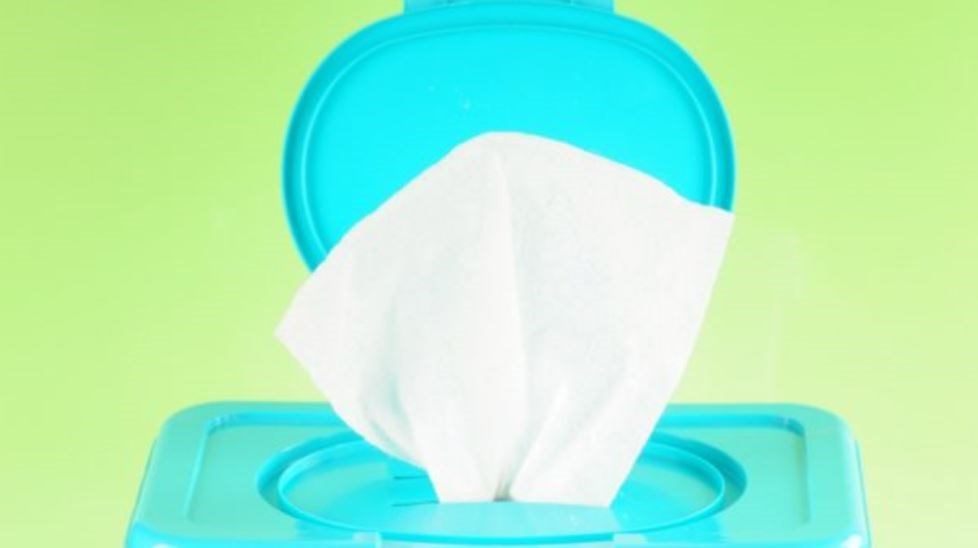 10 χρήσεις για τα μωρομάντηλα που θα σας κάνουν τη ζωή πιο εύκολη