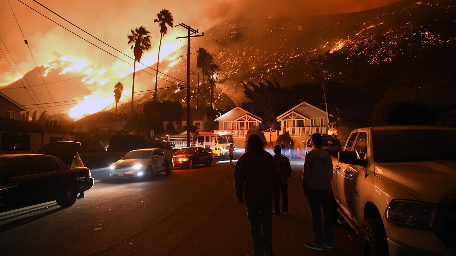 Τουλάχιστον ένας νεκρός από τις πυρκαγιές στο Λος Άντζελες – Χιλιάδες άνθρωποι εγκατέλειψαν τα σπίτια τους – ΦΩΤΟ