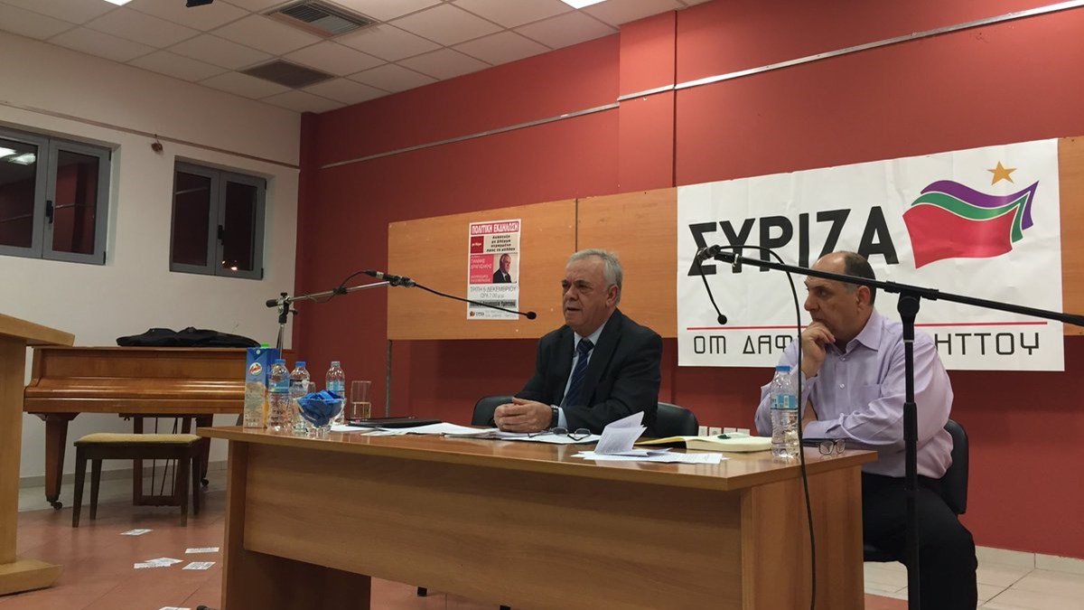 Έφοδος διαδηλωτών σε εκδήλωση με ομιλητή τον Δραγασάκη