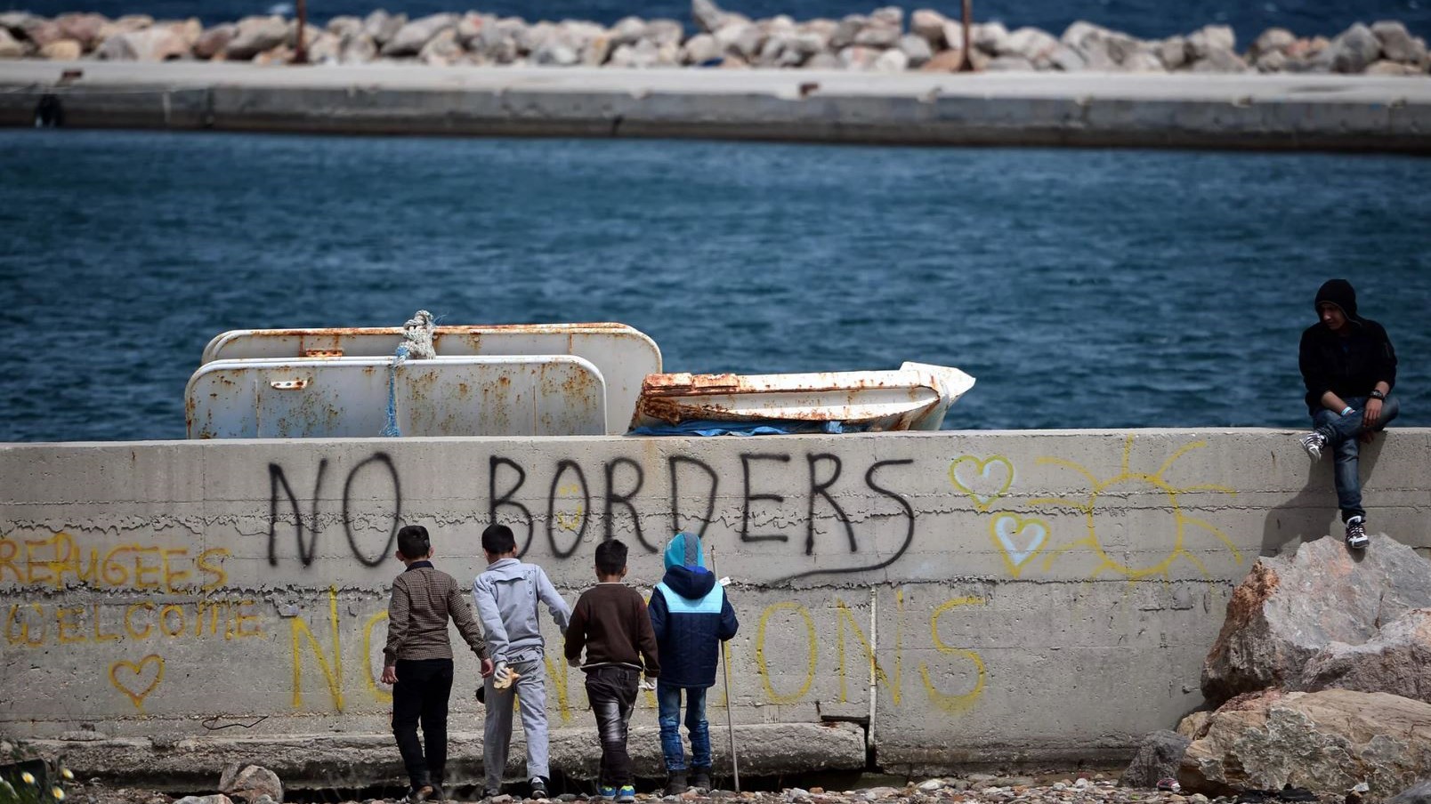 Guardian: Παραπάνω από απελπιστικές οι συνθήκες στα hotspot του Ανατολικού Αιγαίου