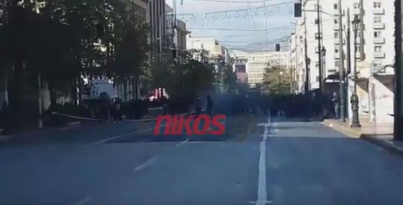 Φωτιά σε κάδους στην Πανεπιστημίου – ΒΙΝΤΕΟ – ΤΩΡΑ