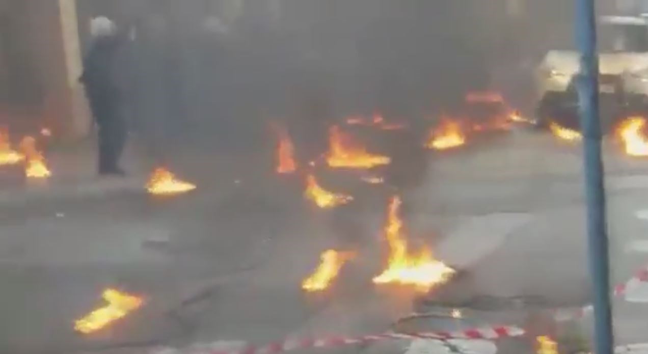 Σοβαρά επεισόδια και στην Πάτρα στο συλλαλητήριο για τον Γρηγορόπουλο – ΒΙΝΤΕΟ