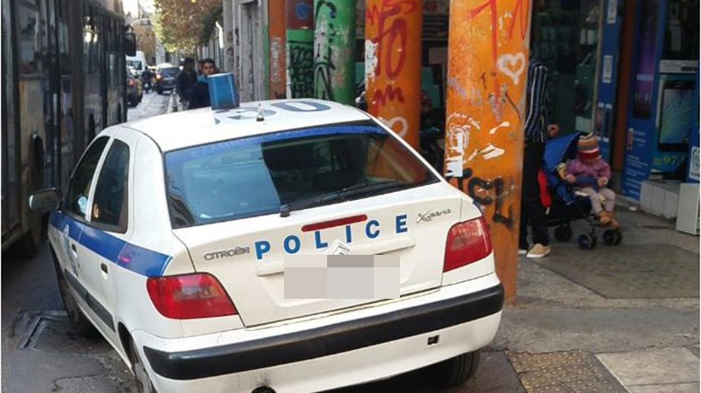 Πλήρωμα περιπολικού παρκάρει σε ράμπα για αναπήρους και δίνει το κακό παράδειγμα – ΦΩΤΟ