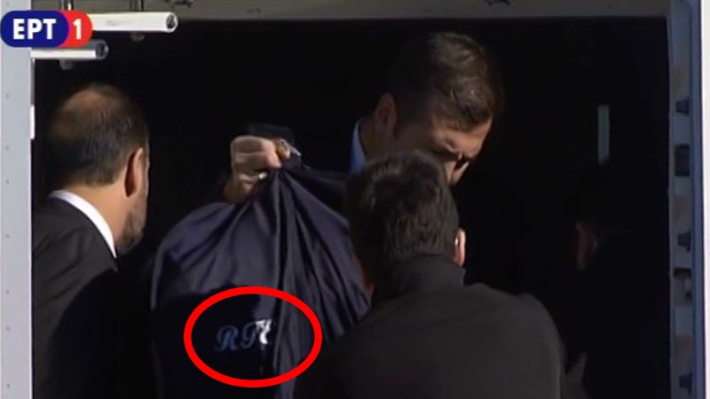 Ερντογάν: Έφερε μαζί του τα κοστούμια με τα αρχικά του – ΦΩΤΟ