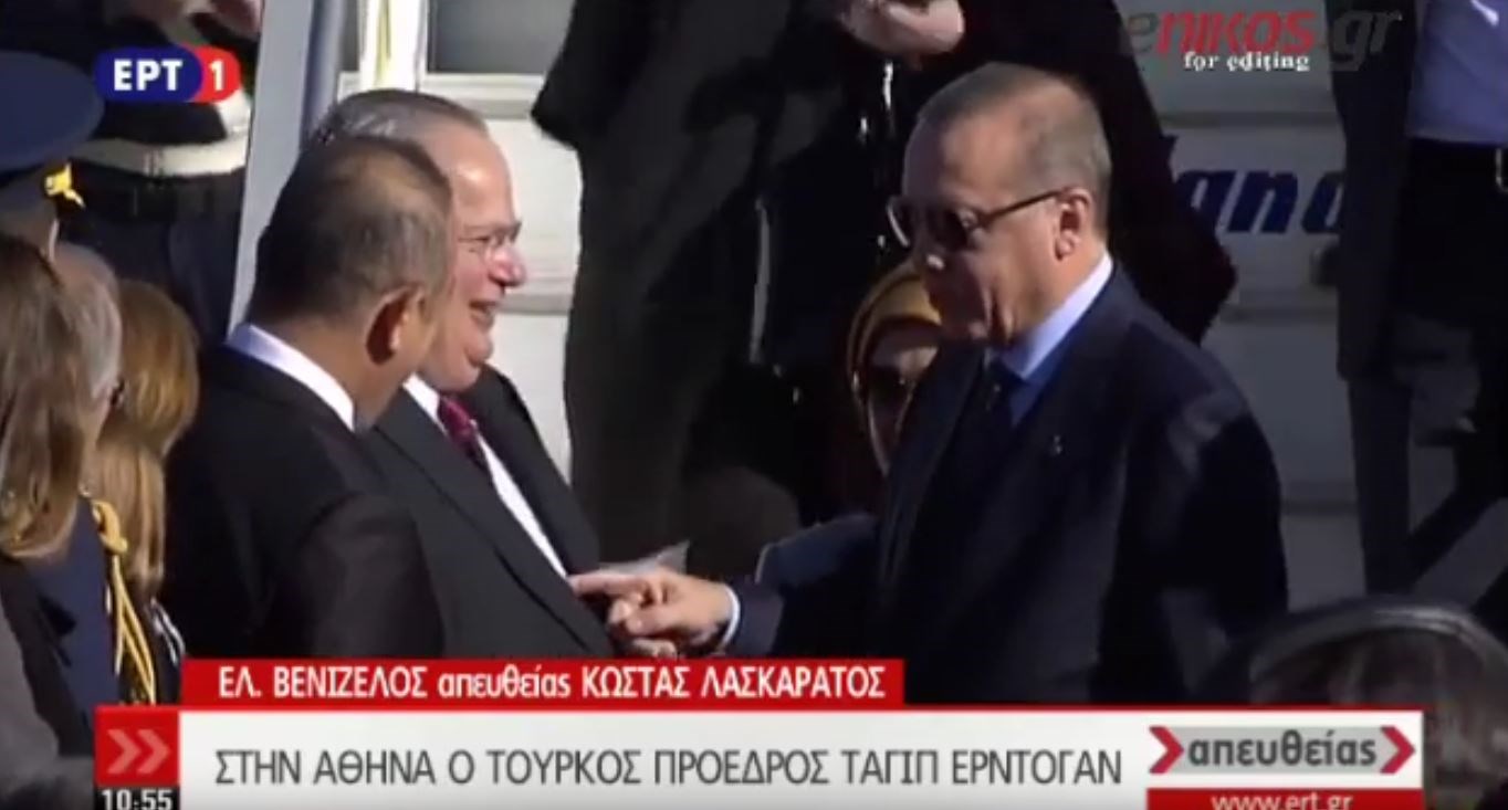 Με γραβάτα-δώρο του Ερντογάν υποδέχθηκε ο Κοτζιάς τον Τούρκο Πρόεδρο- ΒΙΝΤΕΟ