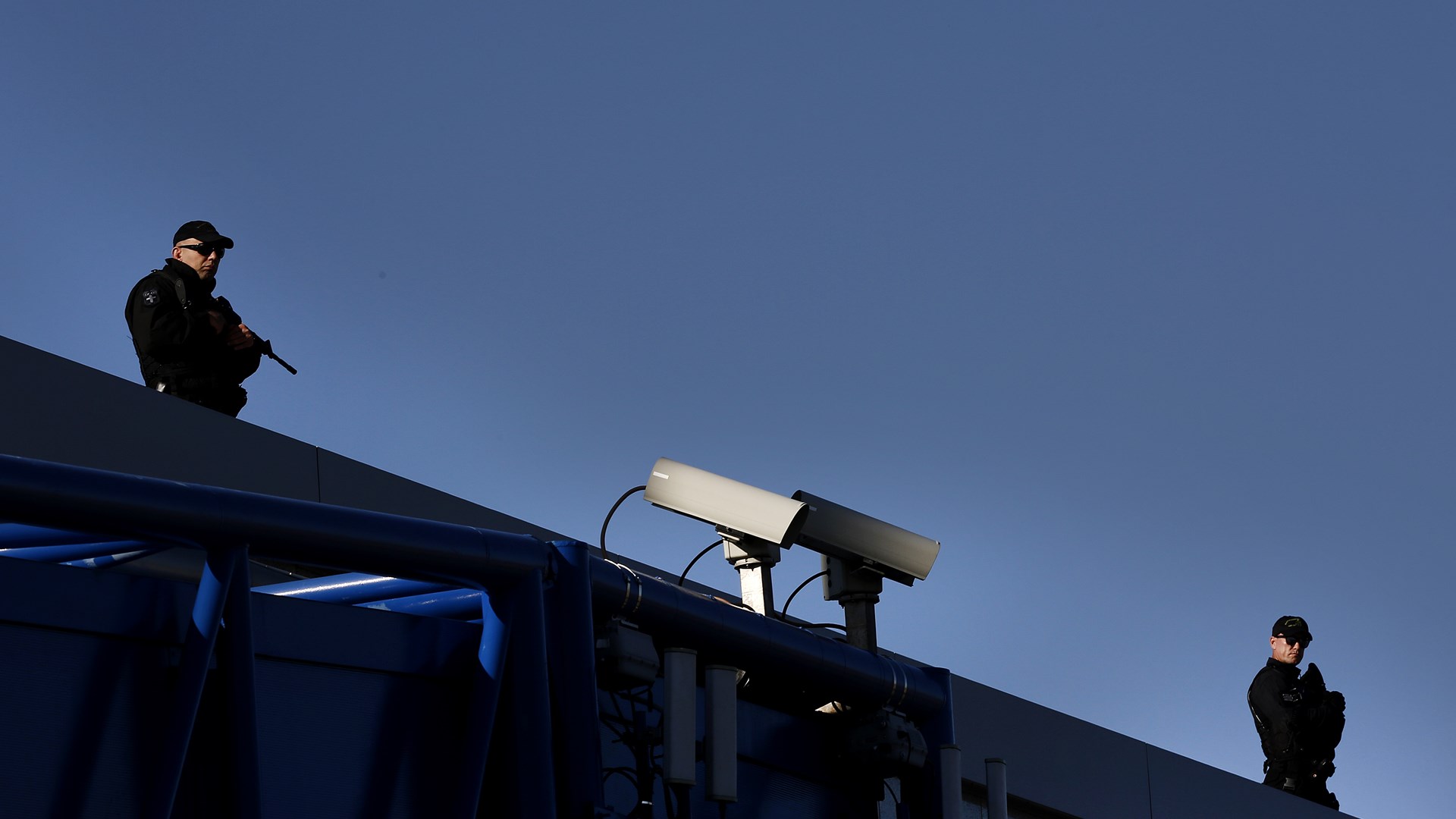 Ελεύθεροι σκοπευτές ακροβολισμένοι στο “Ελευθέριος Βενιζέλος” – ΦΩΤΟ