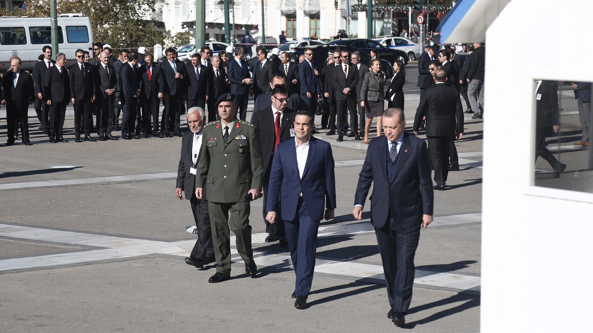Τι είπε ο Τσίπρας στον Ερντογάν μπροστά στο μνημείο του Αγνώστου Στρατιώτη – ΦΩΤΟ
