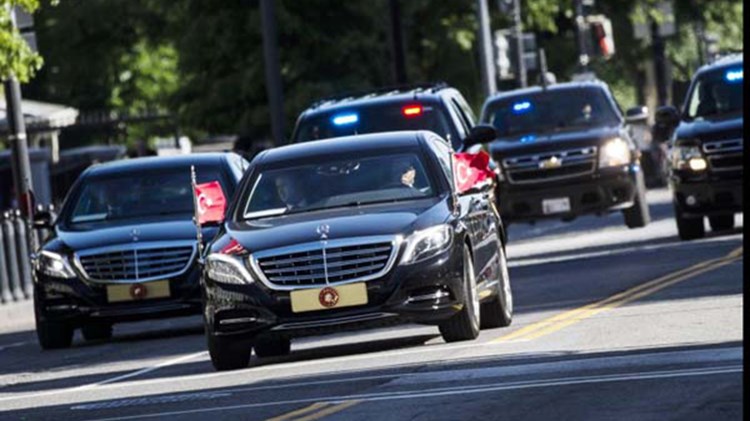 Το πέντε τόνων αυτοκίνητο – «διαστημόπλοιο» του Ερντογάν – ΒΙΝΤΕΟ – ΦΩΤΟ