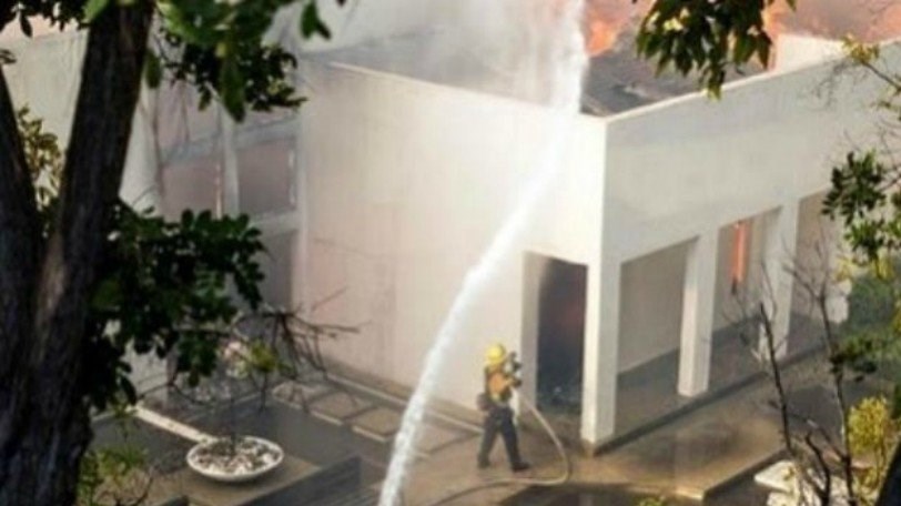 Στις φλόγες το σπίτι του Κιριλένκο στο Λος Άντζελες – ΦΩΤΟ