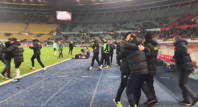 Οι ξέφρενοι πανηγυρισμοί στον πάγκο της ΑΕΚ για την πρόκριση στους “32” του Γιουρόπα Λιγκ – ΒΙΝΤΕΟ