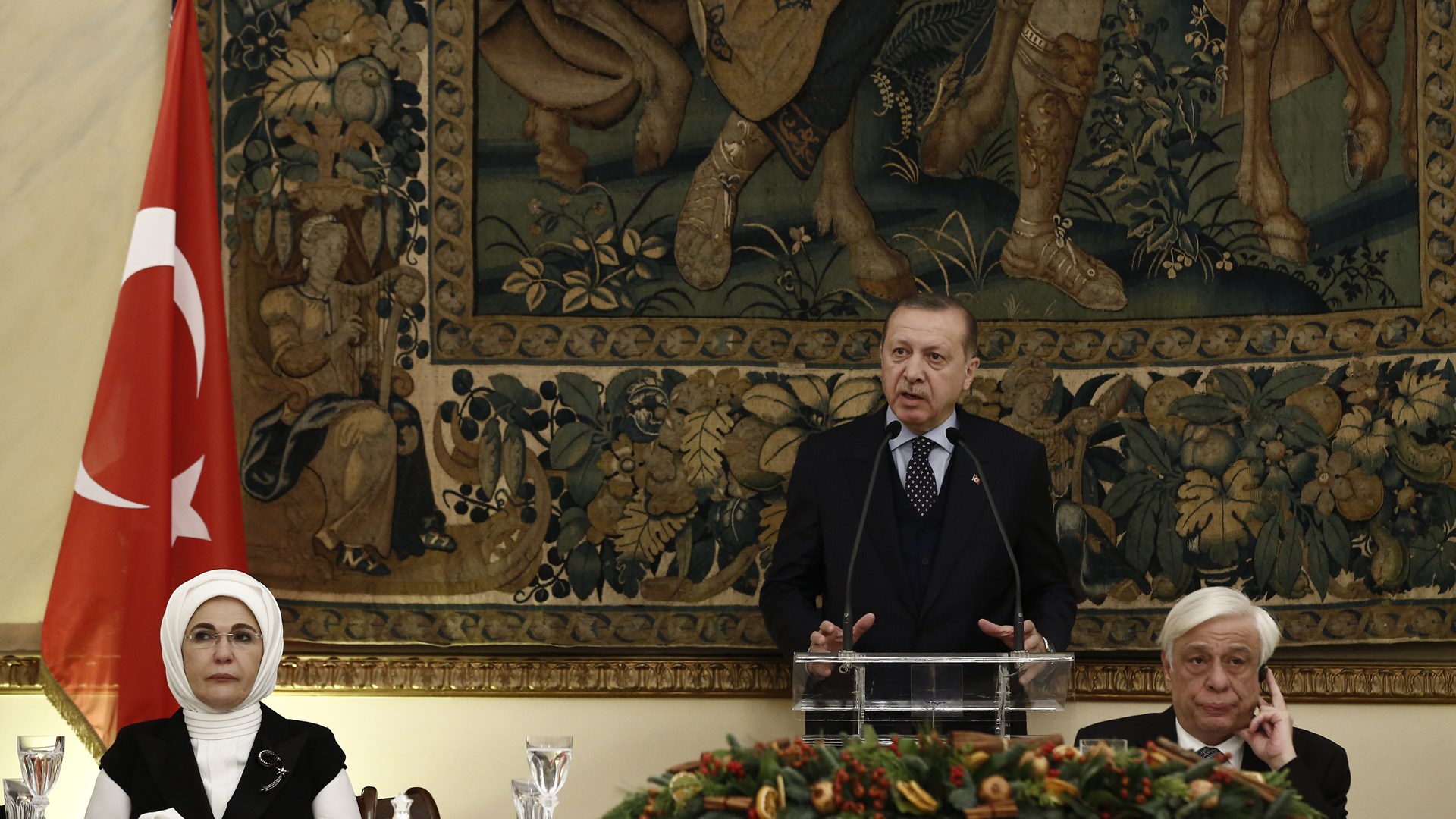 Δείτε πως παρουσιάζουν τα τουρκικά ΜΜΕ την επίσκεψη Ερντογάν στην Αθήνα