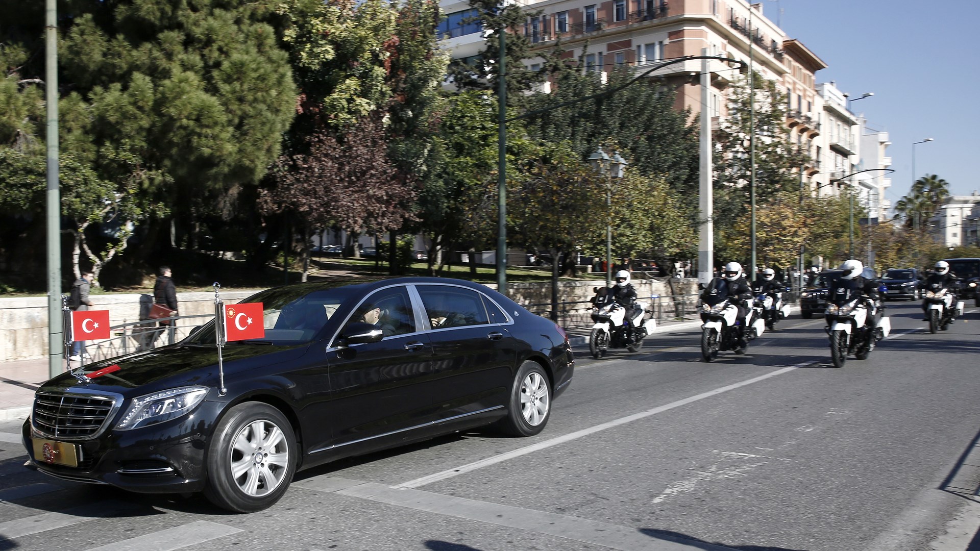 Ξεκίνησε η αυτοκινητοπομπή του Ερντογάν για το αεροδρόμιο “Ελ. Βενιζέλος” – ΤΩΡΑ