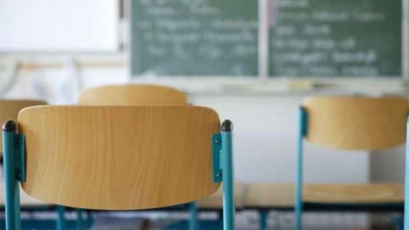 Με τα ΜΜΕ τα βάζει το σχολείο όπου μαθητής ξυλοκόπησε τον καθηγητή του