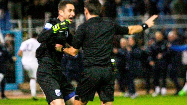 Τερματοφύλακας “έφαγε” πέντε αγωνιστικές για μία…αγκαλιά