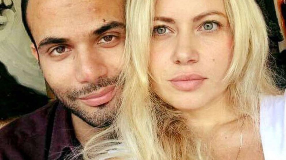 Η αρραβωνιαστικιά του ομογενή πρώην συμβούλου του Τραμπ σπάει τη σιωπή της