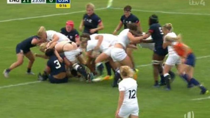 Το αποκαλυπτικό ατύχημα παίκτριας ράγκμπι κατά τη διάρκεια αγώνα – ΦΩΤΟ