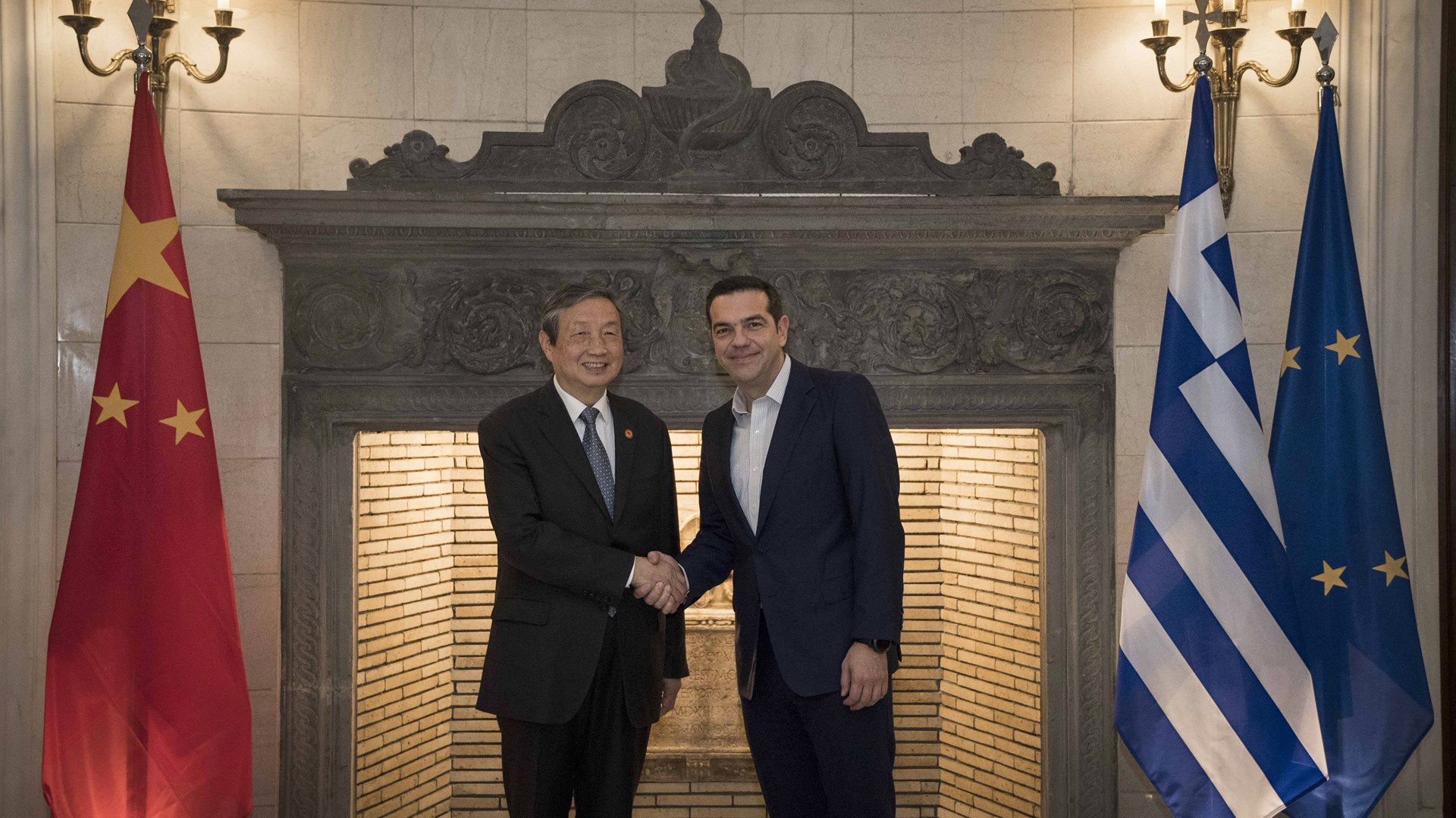 Οι επενδύσεις στο μενού της συνάντησης του Τσίπρα με τον Κινέζο αναπληρωτή πρωθυπουργό