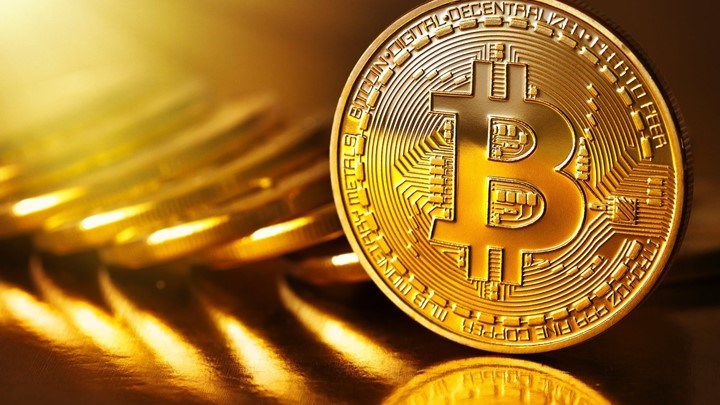 “Φούσκα” που θα σκάσει ή επανάσταση; Πού οφείλεται η “τρελή” άνοδος του bitcoin
