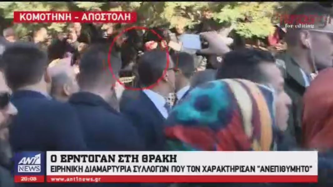 Προσπάθησαν να ανοίξουν τουρκική σημαία στην Κομοτηνή – Σάλος με τους μεταφερόμενους οπαδούς του Ερντογάν – ΒΙΝΤΕΟ