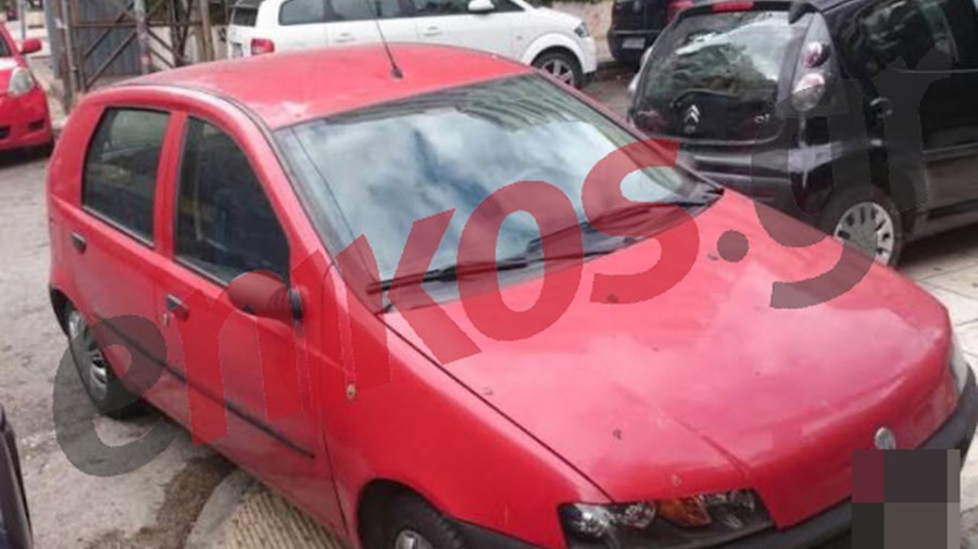 Έχουν κάνει τα πεζοδρόμια… πάρκινγκ – ΦΩΤΟ αναγνώστη