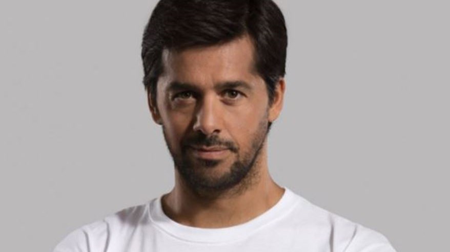 Με σαγιονάρες επέστρεψε στην Ελλάδα ο Λευτέρης Παρασκευάς από το Nomads – ΦΩΤΟ