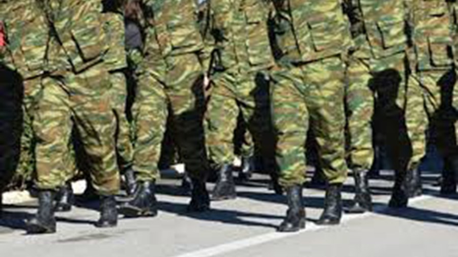 Φαντάροι στο Μεσολόγγι καταγγέλλουν ότι τους τάισαν κοτόσουπα με σκουλήκια