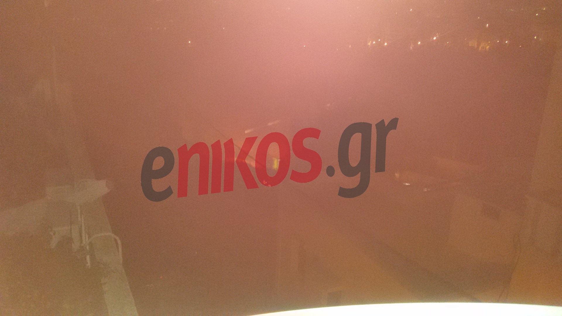 Κάηκαν μηχανάκια στα σοβαρά επεισόδια έπειτα από αγώνα βόλεϊ στο Μετς – ΦΩΤΟ αναγνώστη