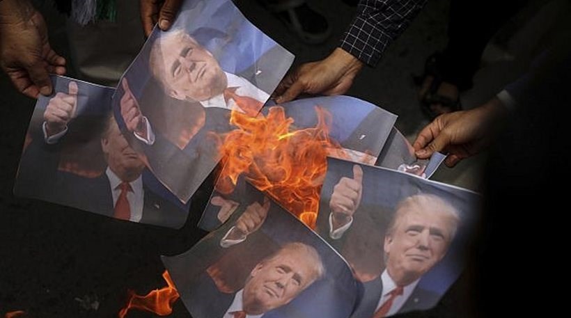 Έγινε και αυτό… Διαδήλωση κατά της απόφασης του Τραμπ για την Ιερουσαλήμ και στο Κουβέιτ