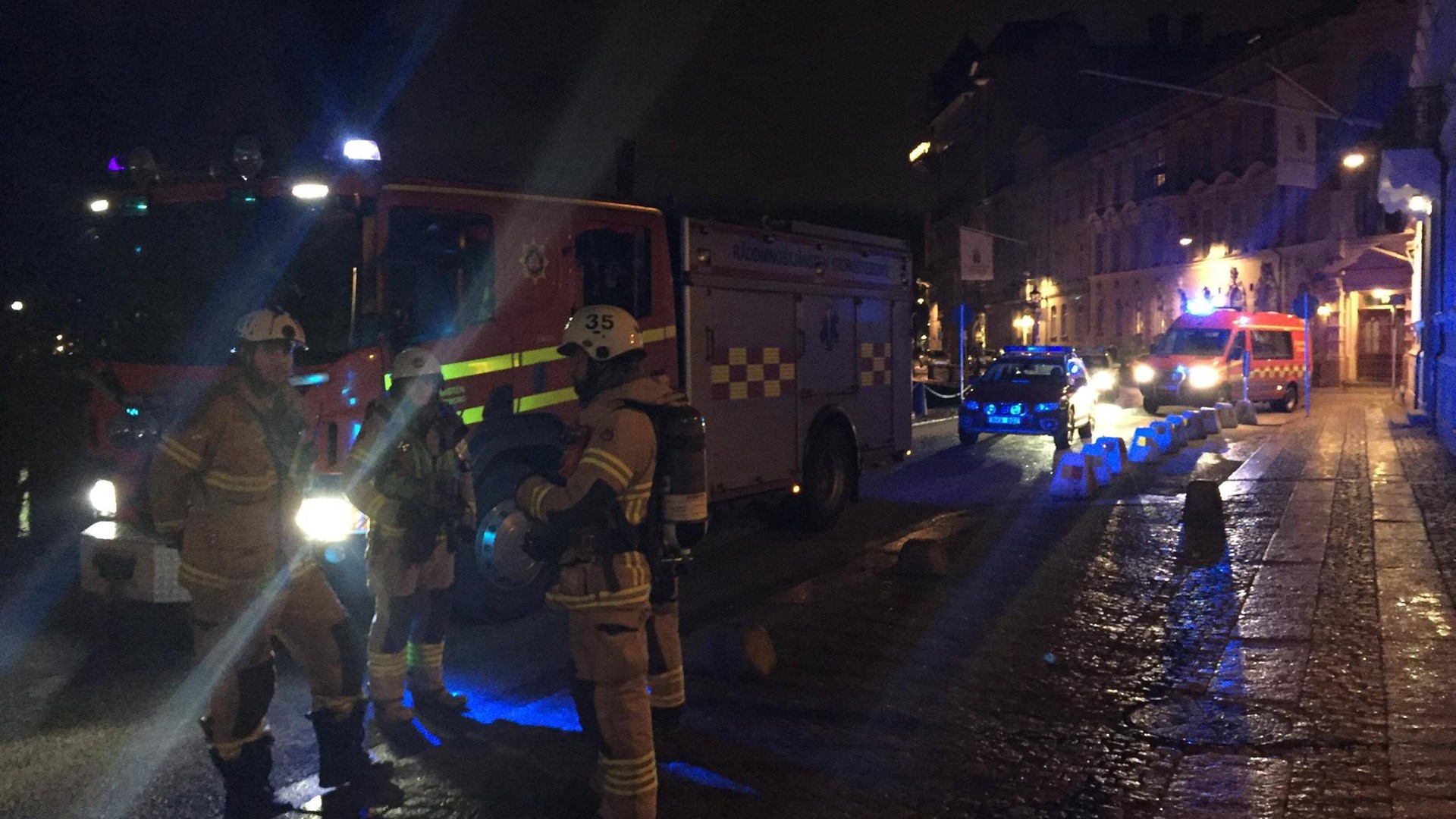 Εικόνες από το σημείο της επίθεσης στην εβραϊκή Συναγωγή στο Γκέτεμποργκ – ΦΩΤΟ