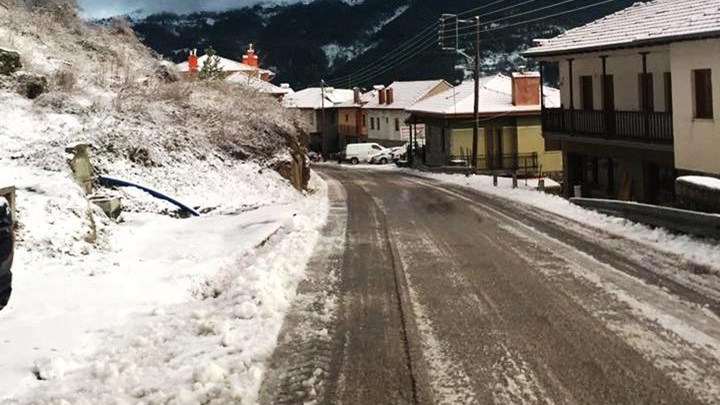 Στα λευκά “ντύθηκε” το Μέτσοβο – ΦΩΤΟ