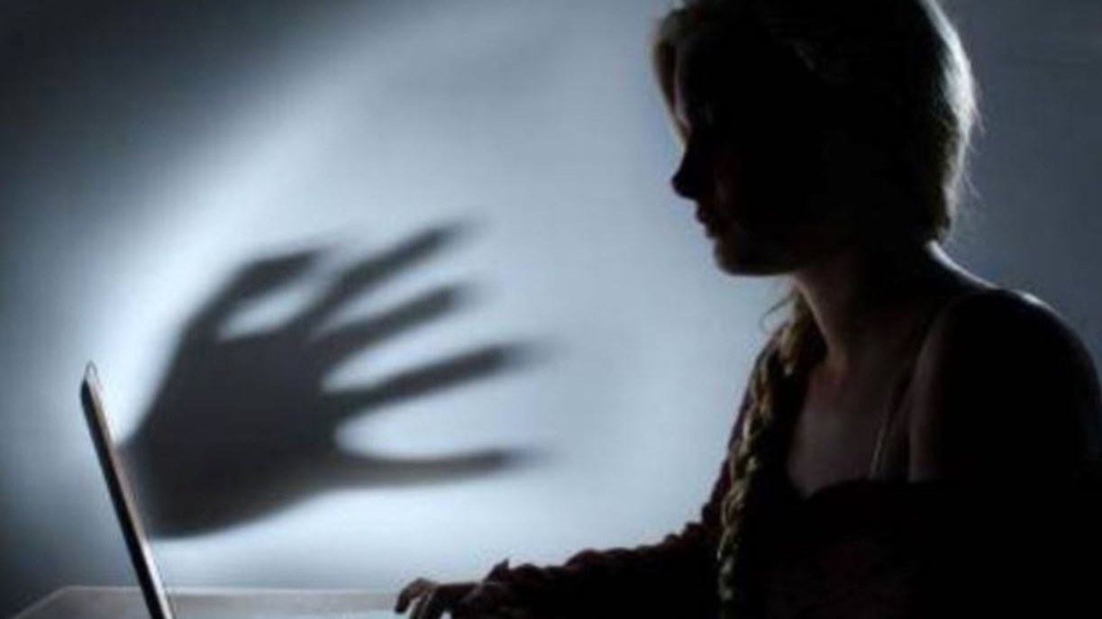 Σήμα κινδύνου από τη UNICEF: Απροστάτευτοι οι νέοι στο διαδίκτυο