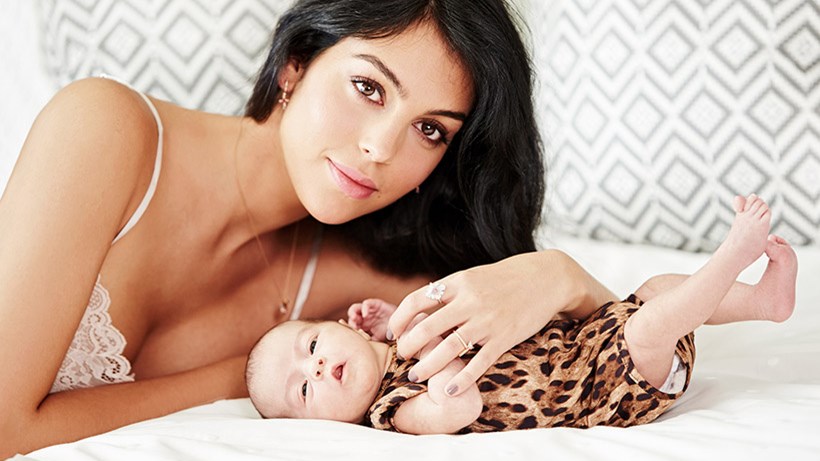 Τζακ ποτ για Κριστιάνο Ρονάλντο – Κούκλες μαμά και κόρη