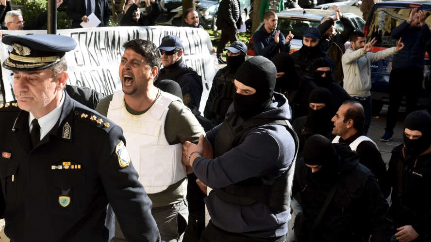 Αυτές είναι οι σημειώσεις που “καίνε” τους εννέα Κούρδους