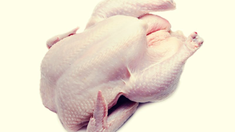 Εντόπισαν ακατάλληλες ποσότητες γαλοπούλας σε αποθήκη του Πειραιά