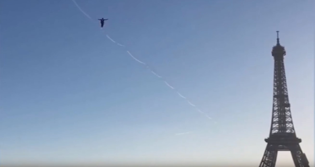 Εικόνες που κόβουν την ανάσα – Δείτε που ισορροπεί ακροβάτης – ΦΩΤΟ – ΒΙΝΤΕΟ