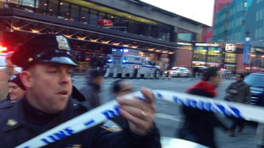 ΑΠΕΥΘΕΙΑΣ εικόνα από το σημείο της έκρηξης στο Μανχάταν