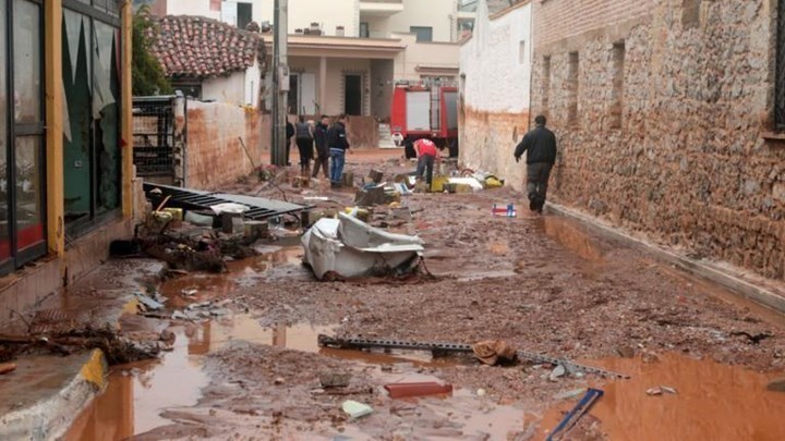 Νέες αποκαλύψεις για τις φονικές πλημμύρες της Μάνδρας: “Υπήρχε πρόγνωση και την αγνόησαν”