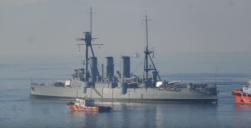 Η στιγμή του απόπλου του “Αβέρωφ” από το λιμάνι της Θεσσαλονίκης – ΒΙΝΤΕΟ